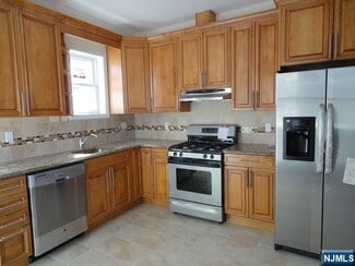 1576 Anderson Ave, Fort Lee, NJ 07024