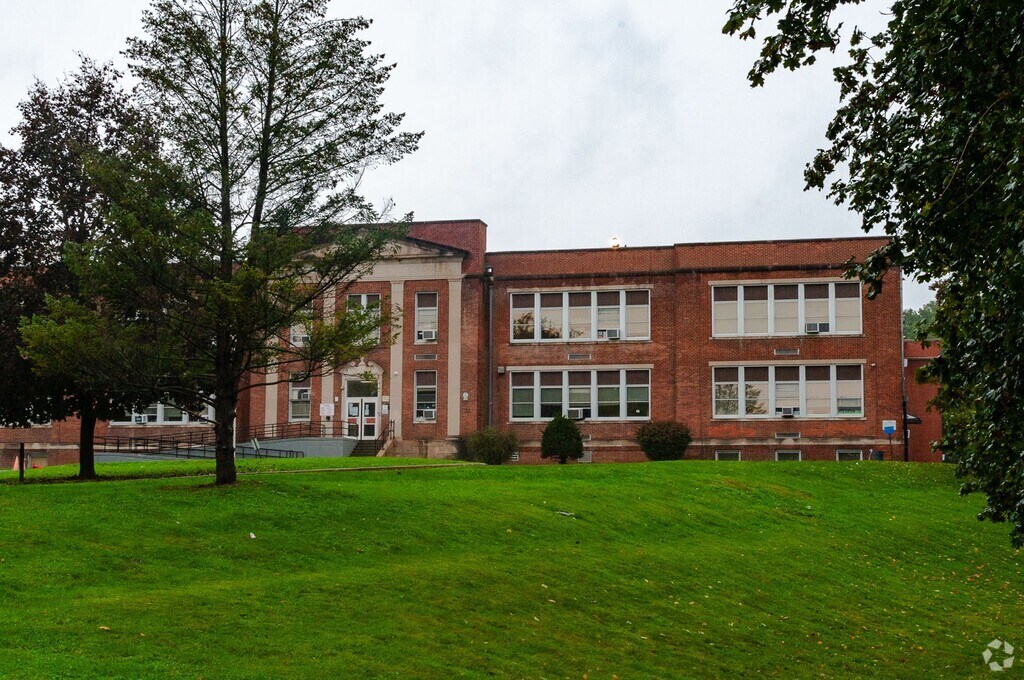 Morse Elementary School serves students in the Poughkeepsie community.