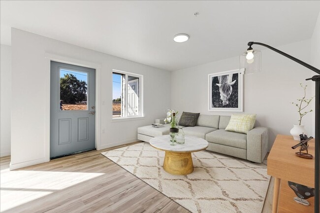 Trail Ave Apartments, Keizer, OR 97303 - photo 2