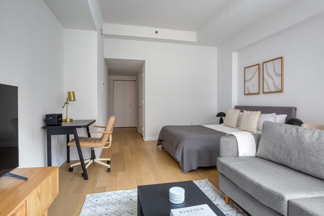 535 W 23 St unit FL5-ID2193, New York, NY 10011 - photo 2