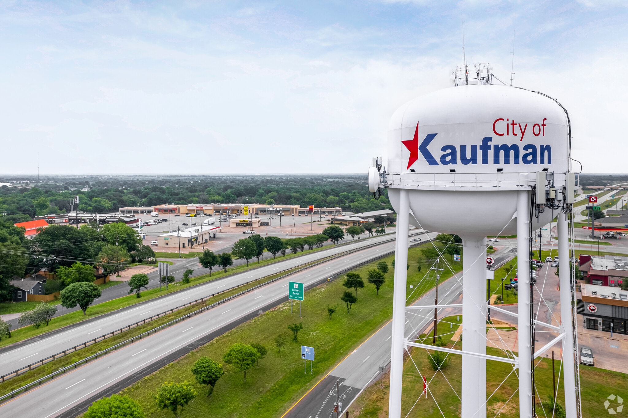 Visitors and residents are greeted by the iconic water tower of Kaufman, TX.