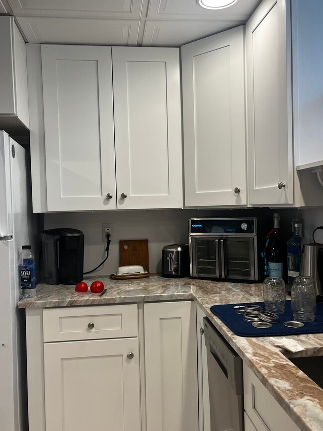 Granite counters DW, stove, frig…