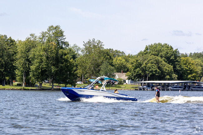 Boating on Lake Springfield is an everyday part of life for residents in Springfield Lake Shore.