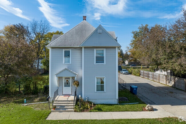 Homes come in all shapes and sizes in Southeast Joliet.