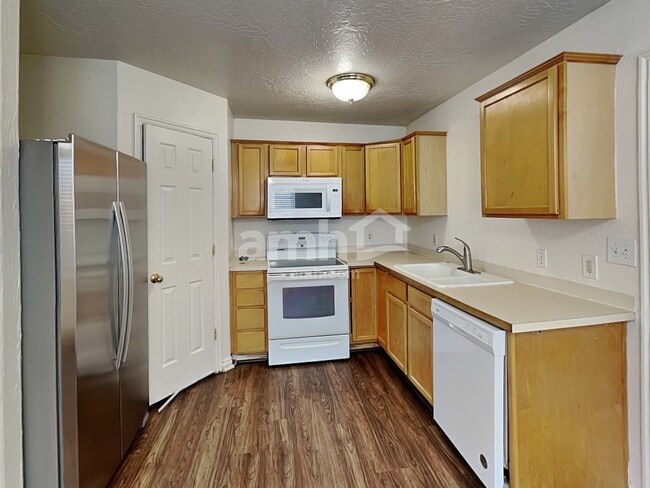 651 Saddlebrook Dr, Payson, UT 84651 - photo 3