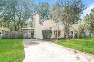 327 N Grove Cir, Brandon, MS 39047