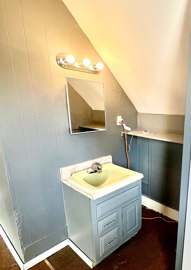 220 W Pierce St unit 2, Macomb, IL 61455 - photo 6