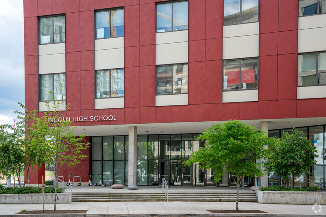 Lincoln High School 04