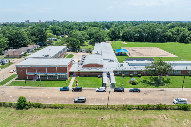 Isable Elementary School is a public school that serves West Jackson.