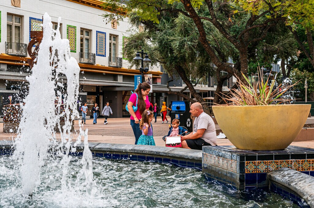 About Wood Streets Schools, Demographics, Things to Do