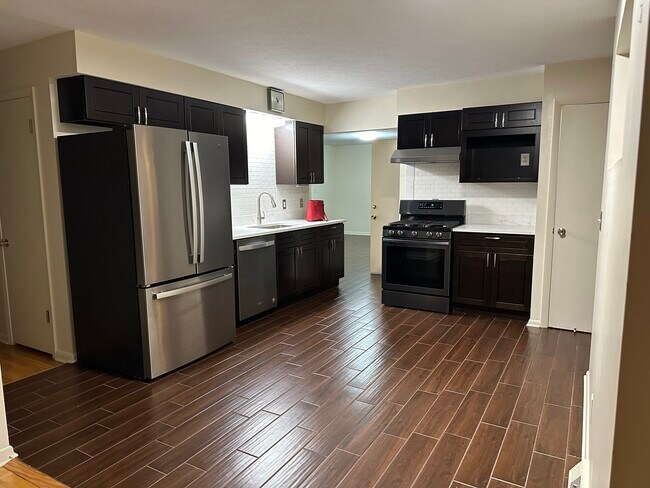 9574 Idlewood Dr, Cleveland, OH 44144 - photo 4