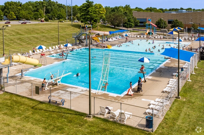 Central Park has a great community pool for the whole family located in Gladstone, MO.