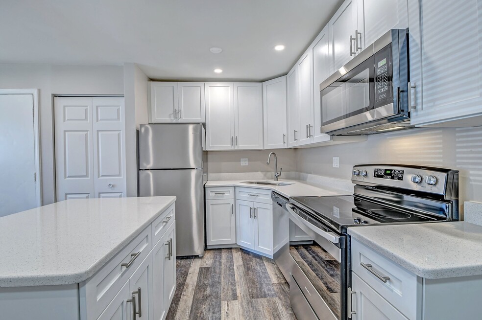 Hidden Creek, Crown Point, IN 46307 - photo 1