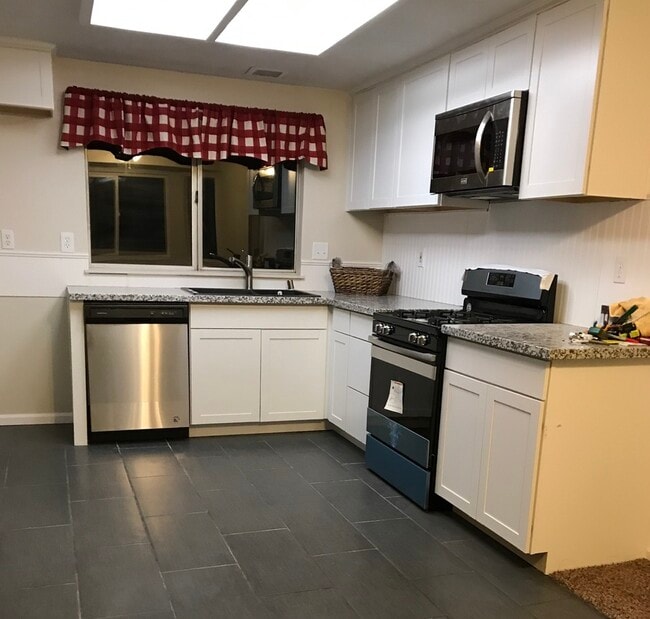 13393 Cahuenga Rd, Victorville, CA 92392 - photo 5