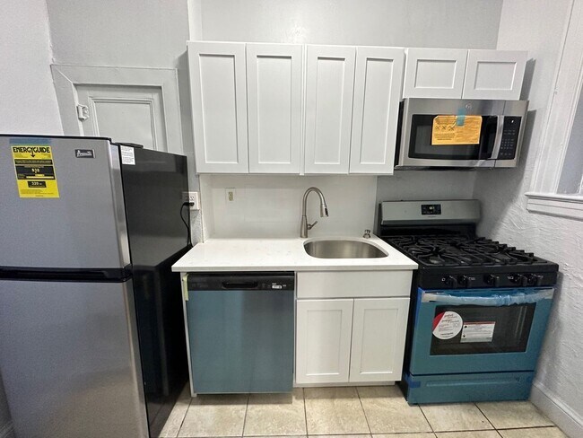 Hill Manor - Renovated Apartments Near Train Station, Bloomfield, NJ 07003 - photo 2