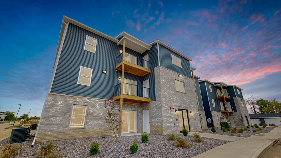 Summer Shade BRAND NEW!, Peoria, IL 61615 - photo 1