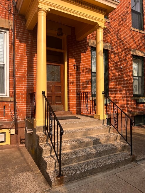 71 Warren St unit 1 plus bedroom Woost, New Haven, CT 06511 - photo 1