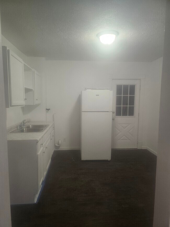 1326 Bridge St unit upper, Ashtabula, OH 44004 - photo 5