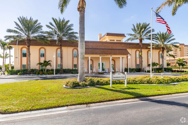 The Residents Club has the community pool and hosts events in Bayway Isles.