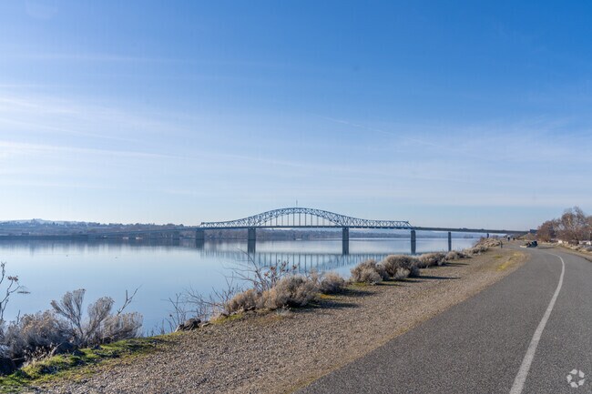 The Columbia river attracts lots of people to the city of Pasco.