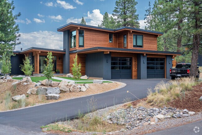 Mountain modern homes are most common in newer developments in East Glenshire-Devonshire.