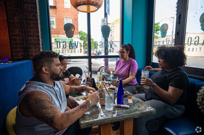 Visit El Vago Cantina for a delicious dinner and drinks near Mount Vernon.