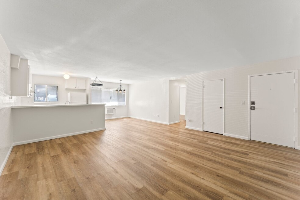 Tarzana Plaza unit 122, Tarzana, CA 91356 - photo 1