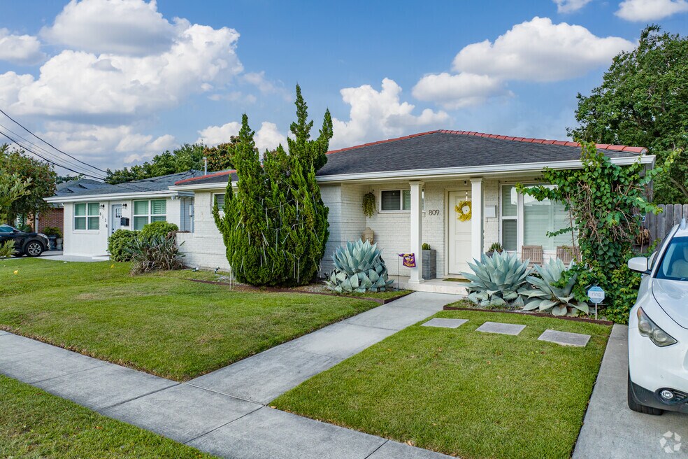 About Whitney Place, Metairie LA HOAs, Reviews, Amenities