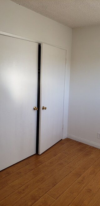 705 S Chevy Chase Dr unit 12, Glendale, CA 91205 - photo 1