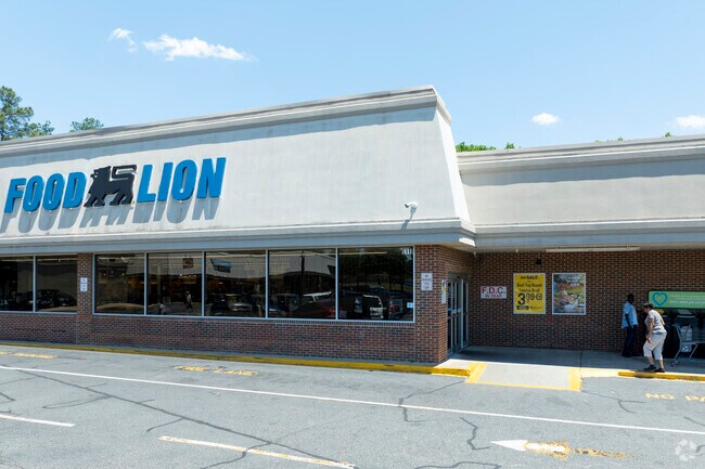Food Lion is conveniently located near Seminary Ridge via highway 321.