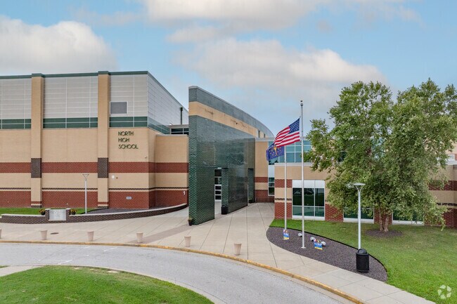 North High School  has a 17 to 1 student to teacher ratio.