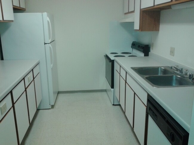 Songbird Apartments, Chippewa Falls, WI 54729 - photo 2