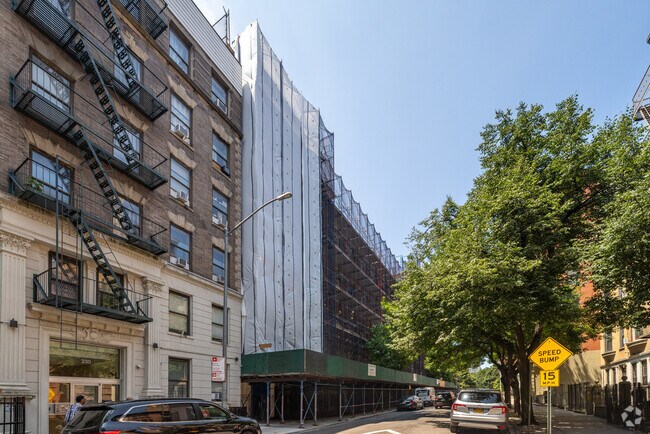 P.S. 241 Stem Institute Of Manhattan is on W 113th Street in Harlem.