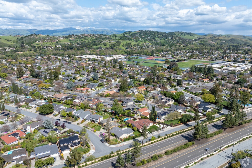 NH_Shadow Brook II_566297_040825_P1_LB_V1