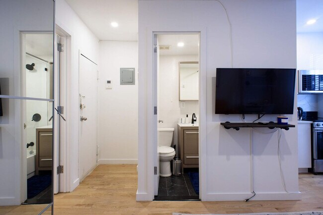 69 Clinton St unit ID1021884P, New York, NY 10002 - photo 4