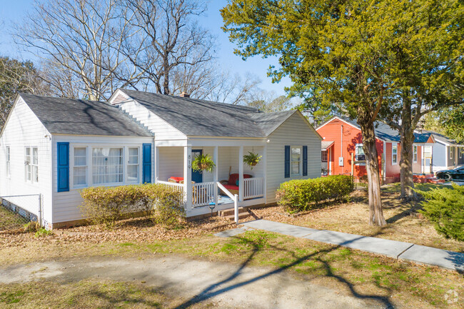 Most homes in Ardmore-Sherwood Forest are ranchers and bungalows.