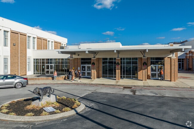 Ringgold High School scores a B according to niche.