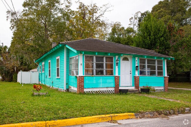 Smaller bungalow-style homes can be found in many colors in Kings.