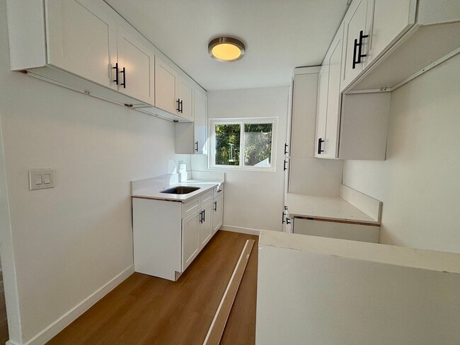 10208-10212 Tujunga Canyon Blvd unit 10212 Tujunga Cyn Bl, Los Angeles, CA 91042 - photo 5