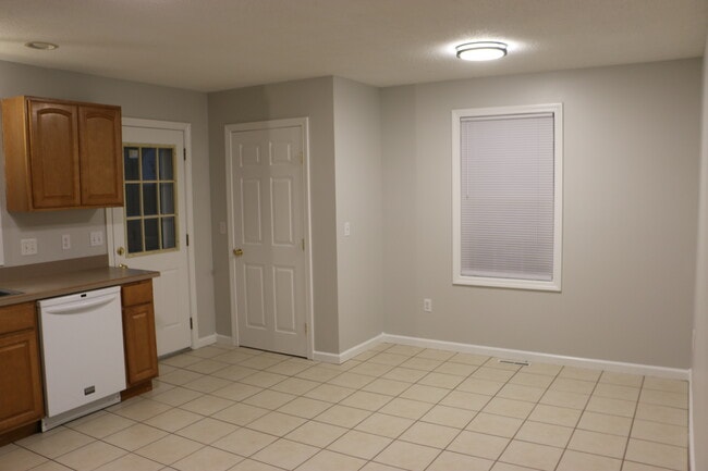 1243 Worcester St unit 1241, Springfield, MA 01151 - photo 4