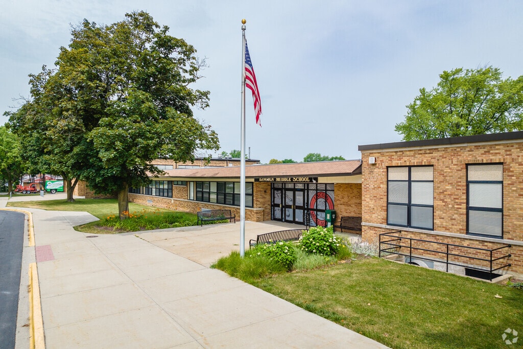 Lincoln Middle School is a highly rated public school in Mt. Prospect, IL.