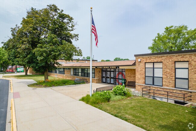 Lincoln Middle School is a highly rated public school in Mt. Prospect, IL.