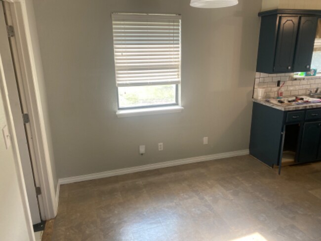 1813 N Chambers Ave, Claremore, OK 74017 - photo 4