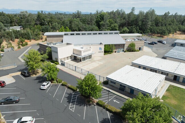 Shasta Lake serves students in grades K-8.