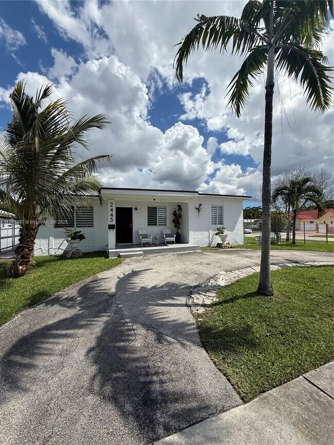 2445 SW 90th Ave, Miami, FL 33165