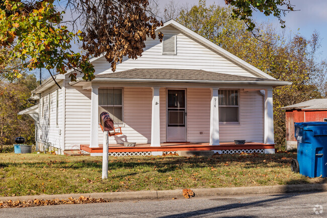 Some older bungalows in Hatten have been updated.