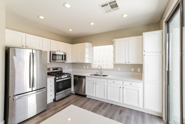 7682 Gentle Grazer St, Las Vegas, NV 89139 - photo 6