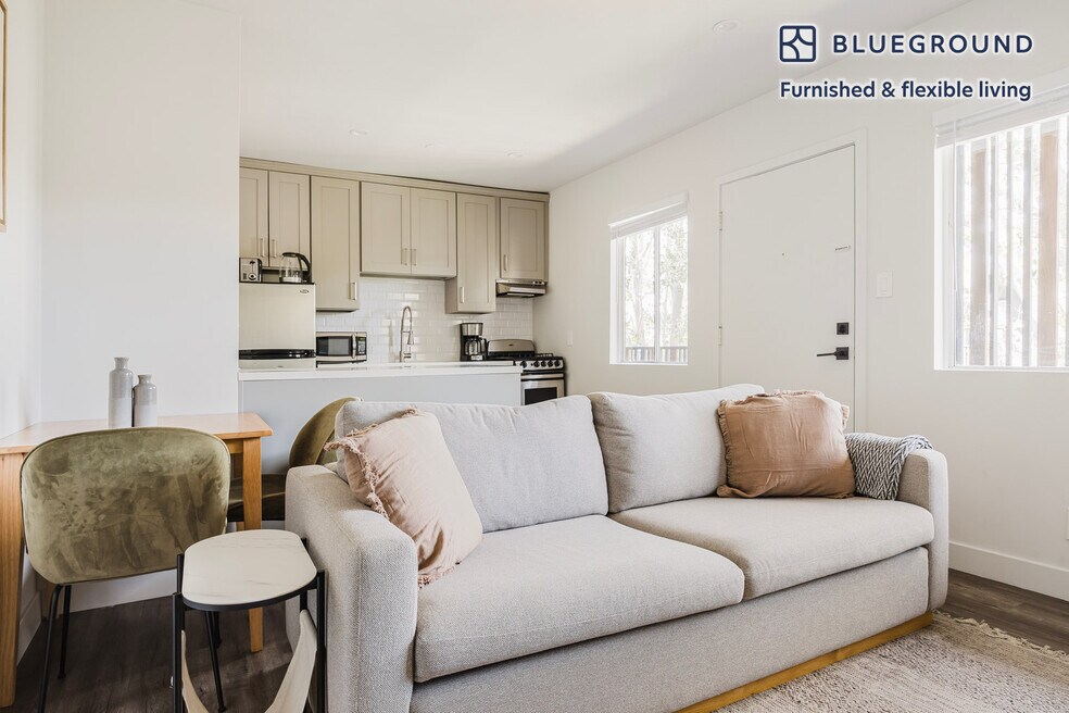 4140 Grand View Blvd unit FL2-ID1327, Los Angeles, CA 90066 - photo 1