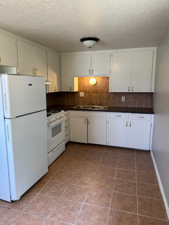 313 N 4th St unit 4, Noble, OK 73068 - photo 5