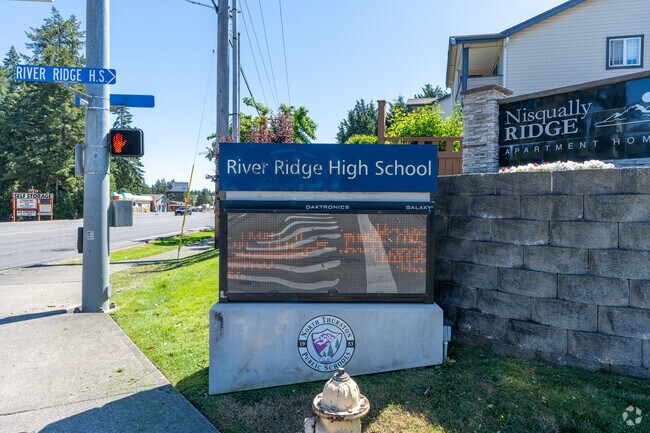 River Ridge High School has an enrollment of 1.476 students.
